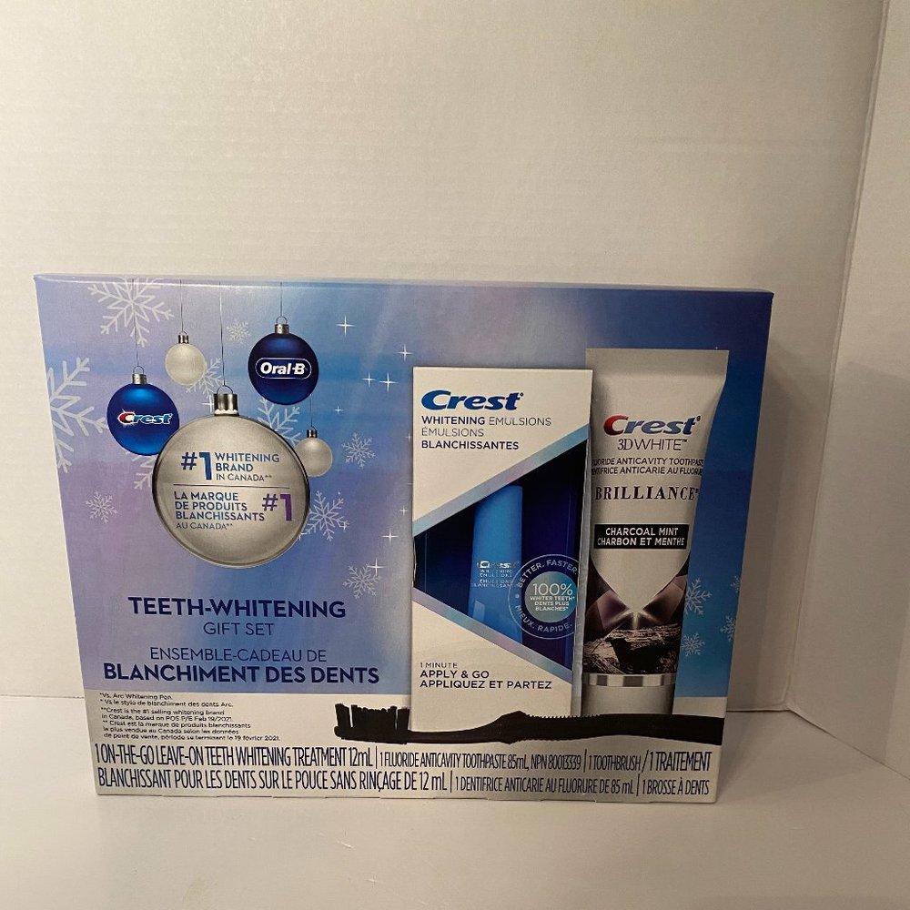 CREST TEETH-WHITENING GIFT SET